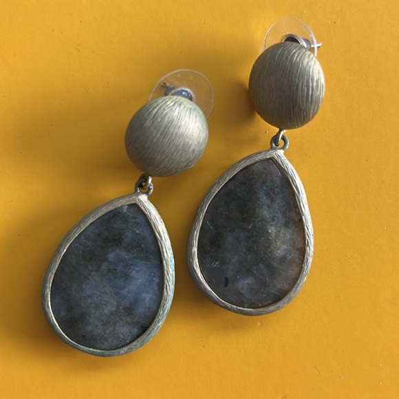 Earring - Picture 4 of 5